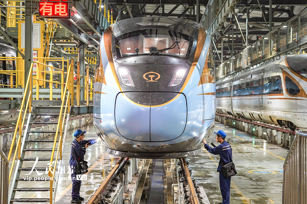 河南鄭州：檢修動車保障“雙節”運輸安全【5】