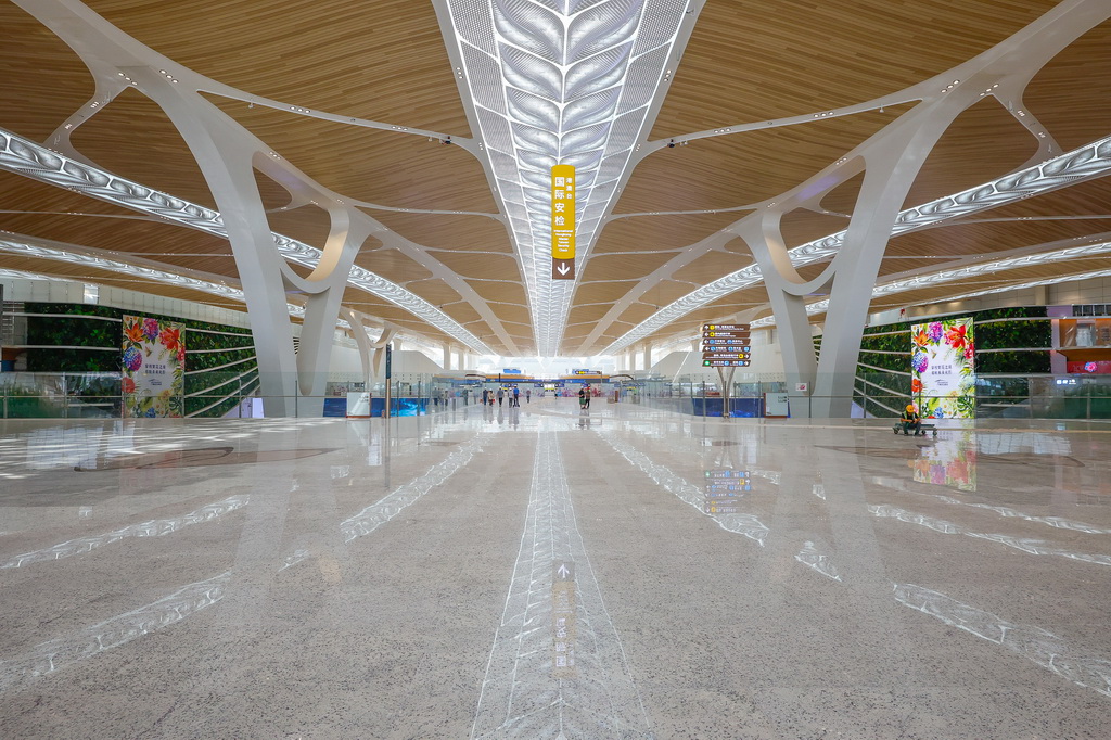 廣州白云機場T3航站樓屋頂遮陽板采用稻穗造型（9月29日攝）。