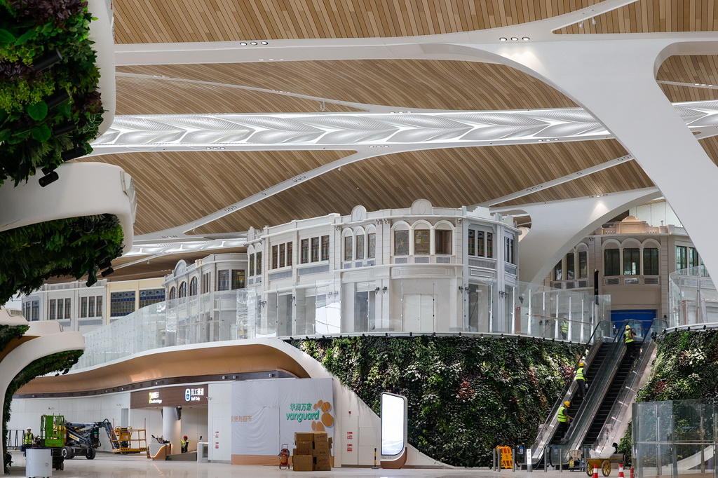 廣州白云機場T3航站樓出發大廳商業區采用嶺南騎樓的建筑風格（9月29日攝）。