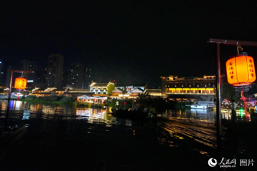 湖南常德:大型行進式實景演出引游客【3】