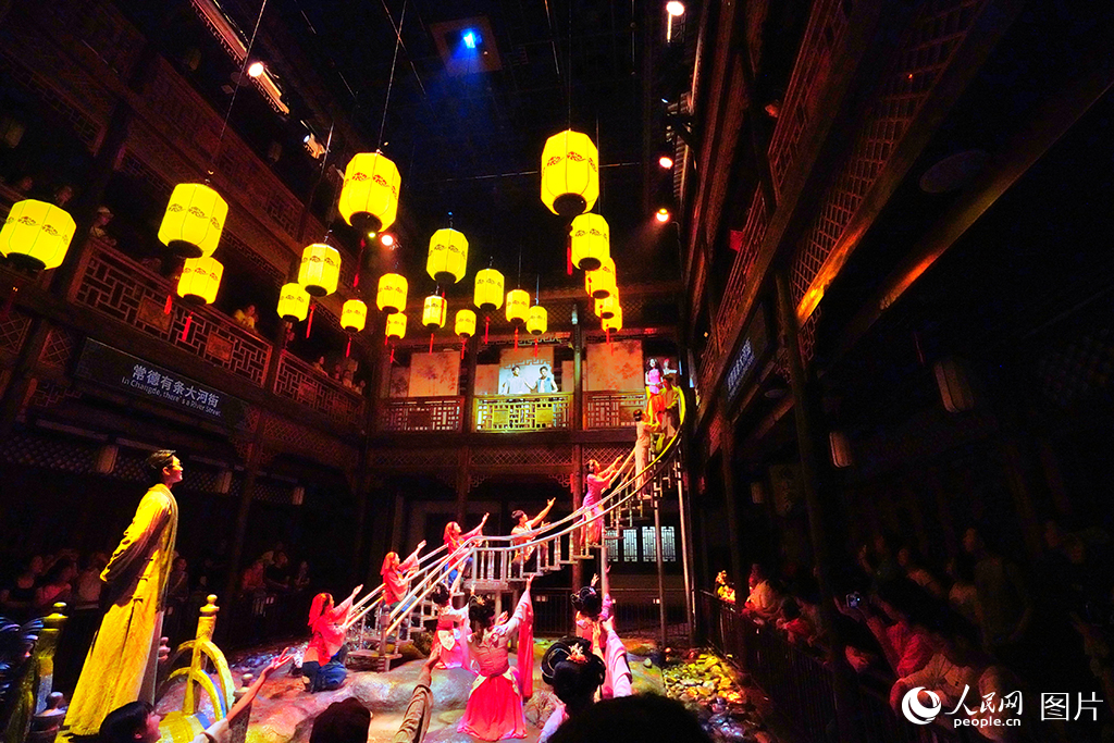 湖南常德:大型行進式實景演出引游客【2】