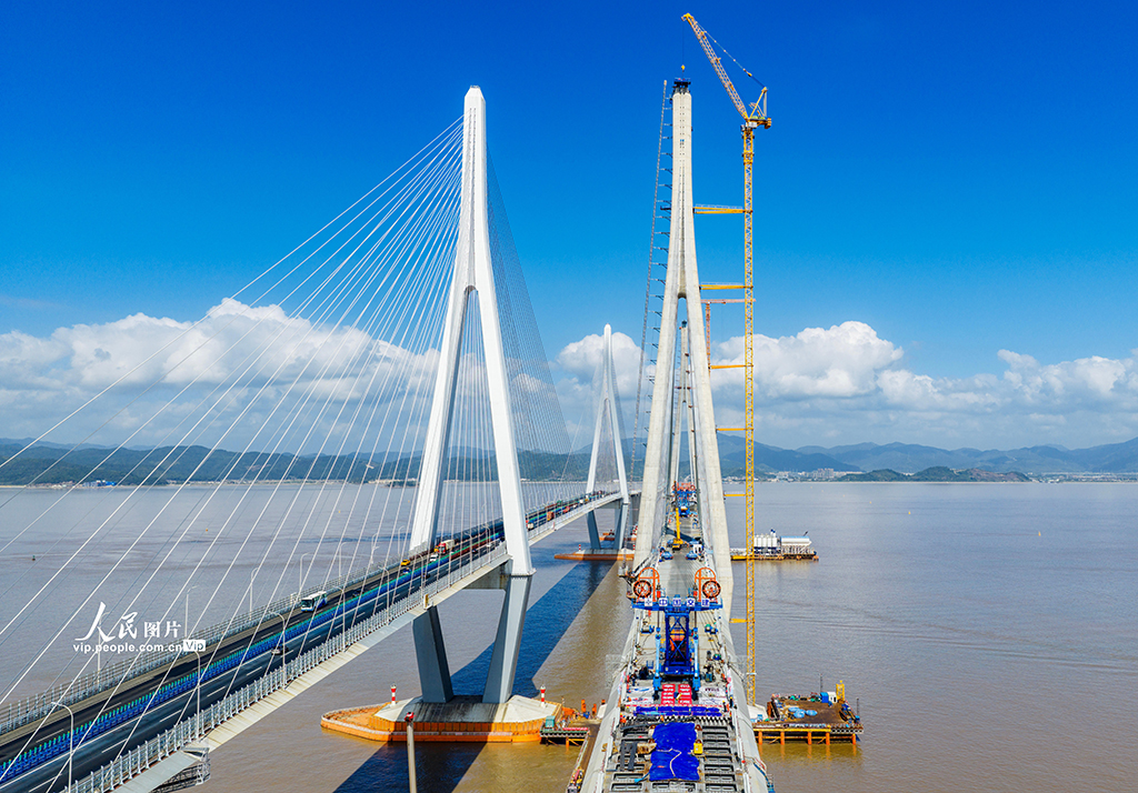 浙江寧波：象山港跨海大橋南側邊跨合龍