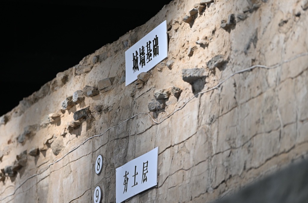 10月10日拍攝的天津衛故城東城墻遺址文物展廳內一角。