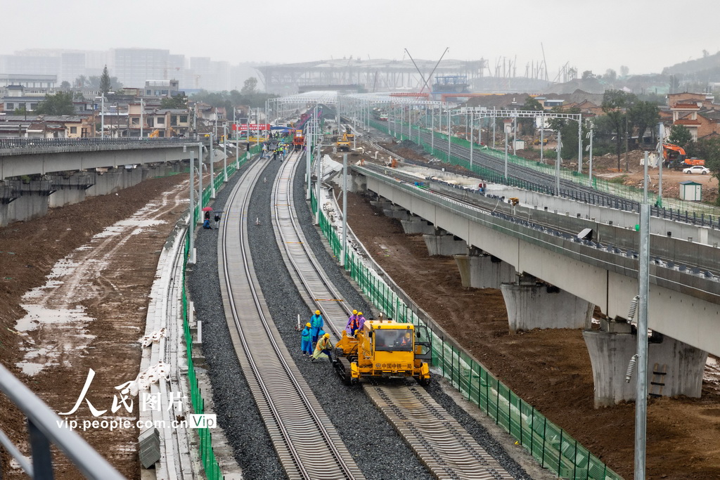 陜西西安：西康高鐵全線鋪軌正式啟動