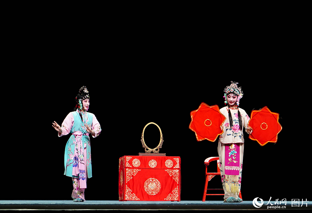 婺劇《掛畫》精彩上演。