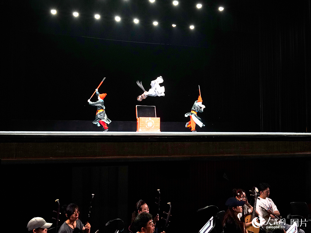 婺劇選段精彩上演。