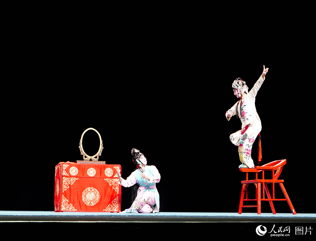 婺劇《掛畫》精彩上演。