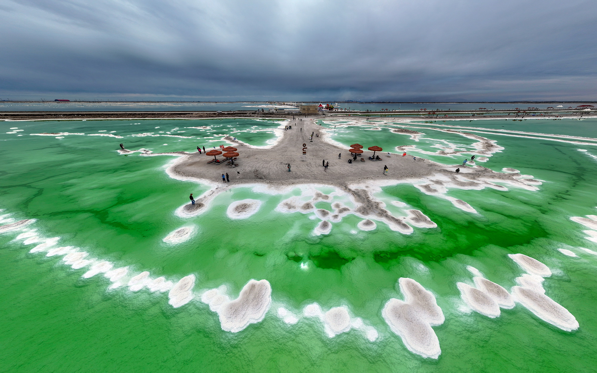 察爾汗鹽湖風景壯美