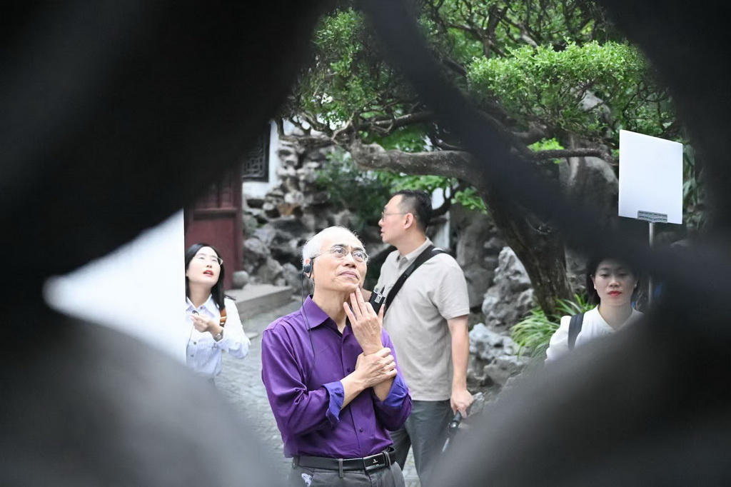 10月13日，嘉賓在上海豫園參觀。新華社記者 陳浩明 攝