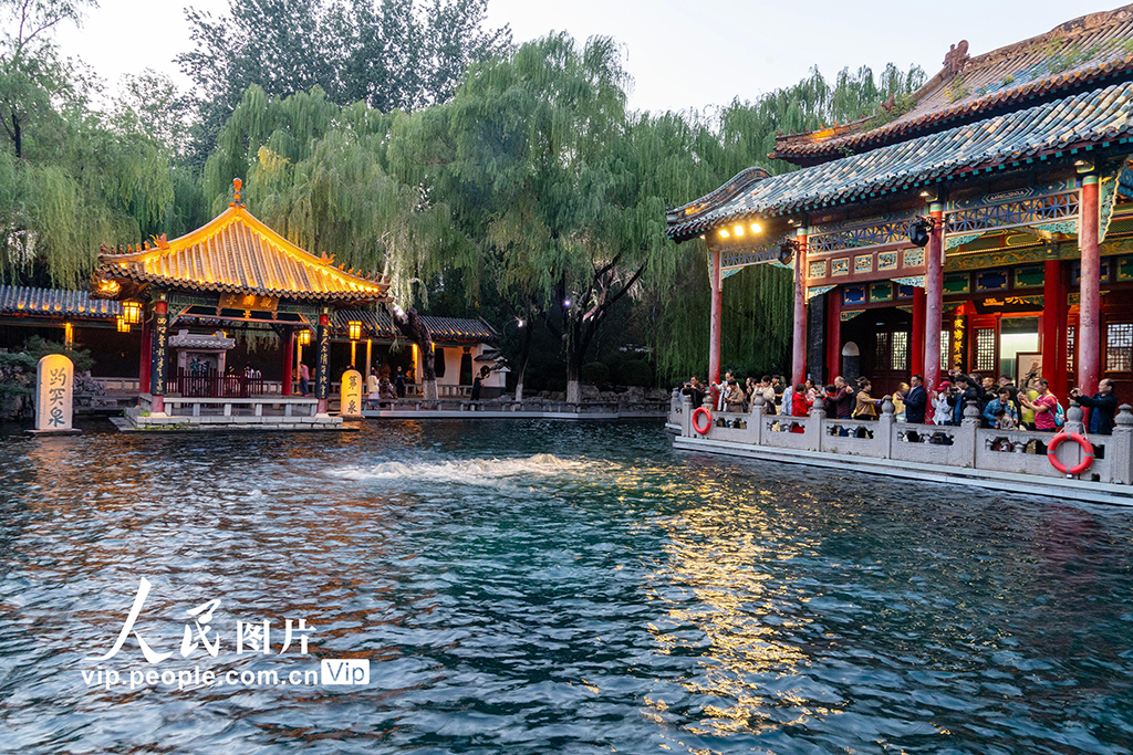 山東濟南:趵突泉再現“趵突騰空”景象【5】