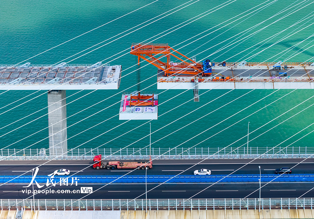 浙江寧波：象山港跨海大橋北側邊跨合龍