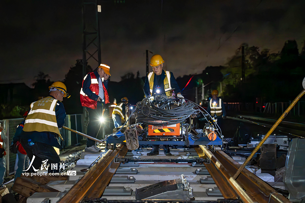 貴州貴陽:川黔鐵路集中修施工有序推進【2】
