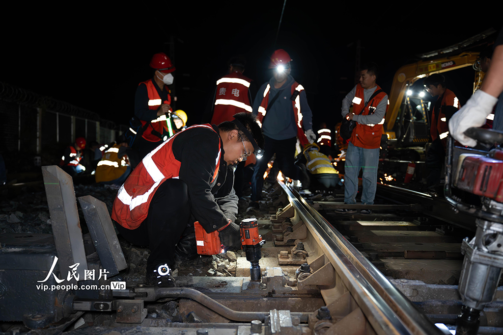 貴州貴陽:川黔鐵路集中修施工有序推進【3】