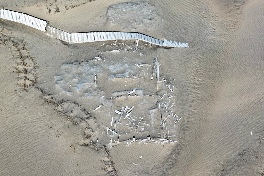 這是尼雅遺址內建筑遺跡等（無人機照片，10月17日攝）。