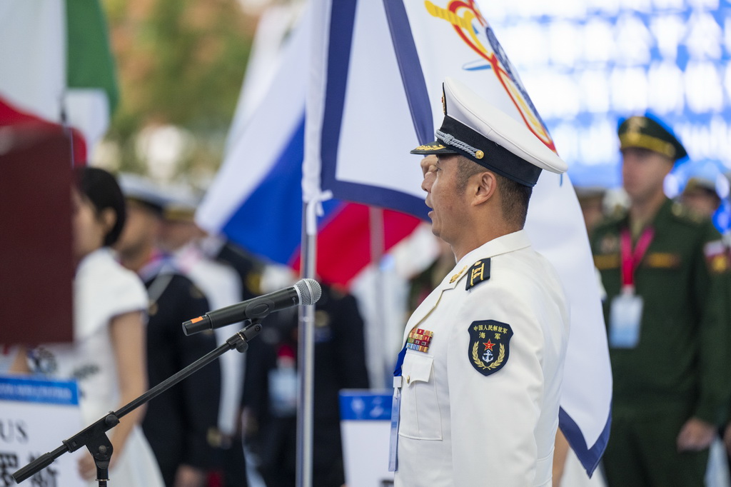 10月19日，裁判員代表在開幕式上宣誓。新華社記者 伍志尊 攝