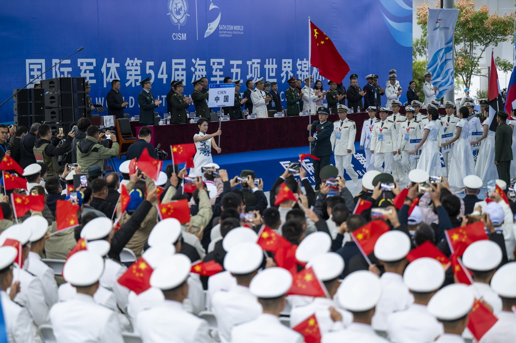 10月19日，中國代表團在開幕式上入場。新華社記者 伍志尊 攝