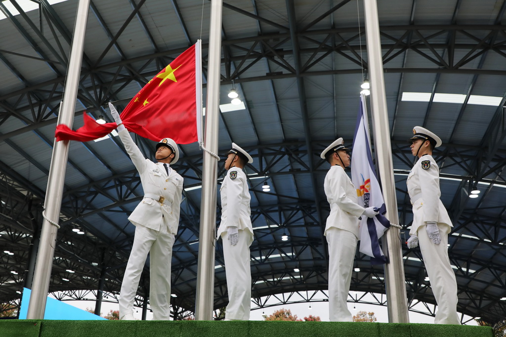 10月19日，開幕式上升中國國旗。新華社記者 黎云 攝