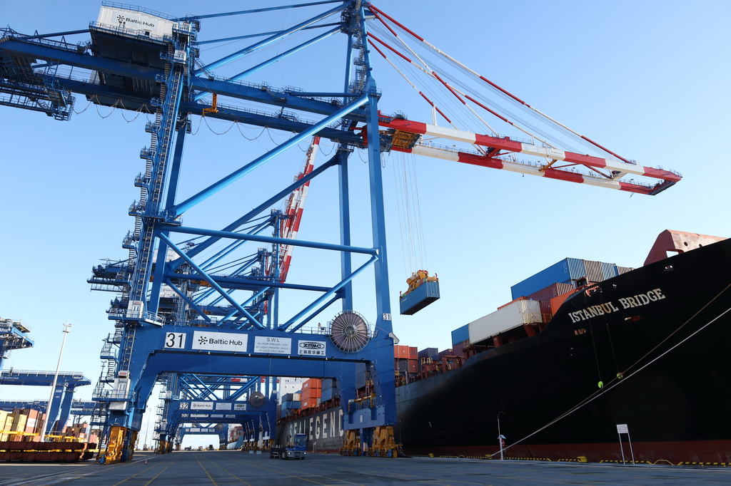 10月19日，從中國寧波舟山港出發的中歐北極快航航線首艘貨船抵達波蘭北部格但斯克港。