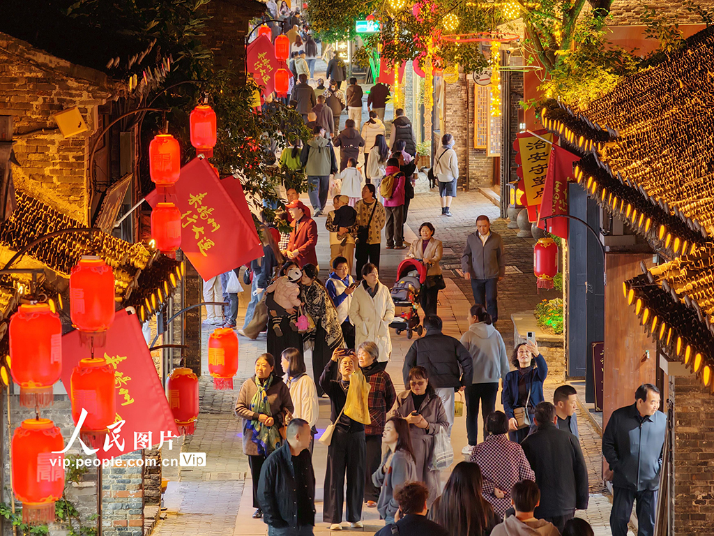 江蘇揚州:“夜經濟”點亮古街【2】