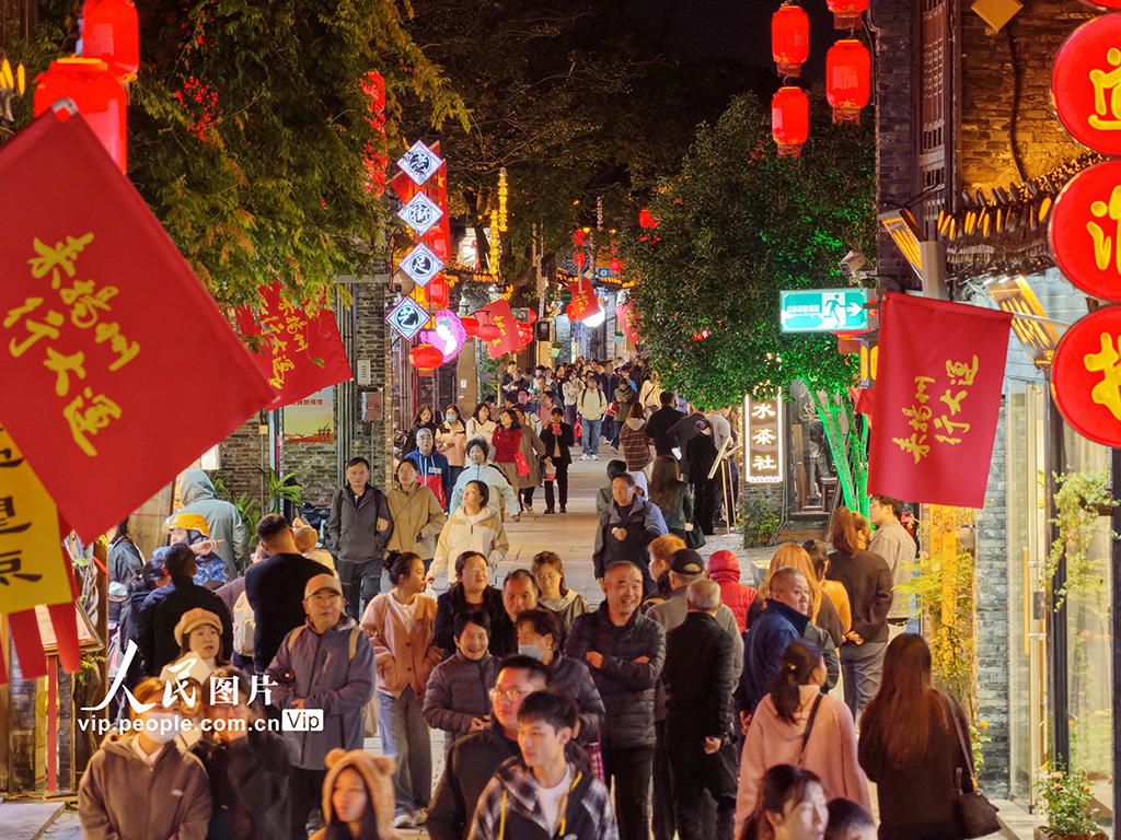 江蘇揚州:“夜經濟”點亮古街【5】