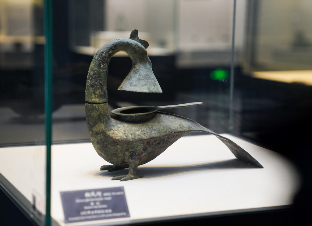 這是10月21日在廣西合浦漢代文化博物館拍攝的銅鳳燈。