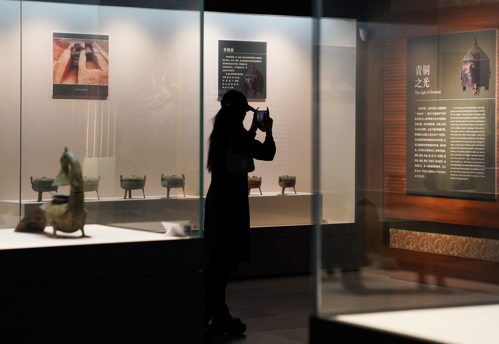 10月21日，游客在廣西合浦漢代文化博物館參觀。