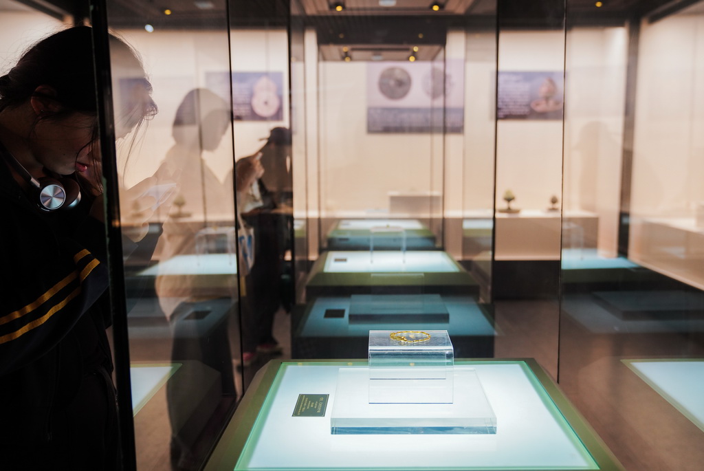 10月21日，游客在廣西合浦漢代文化博物館參觀。