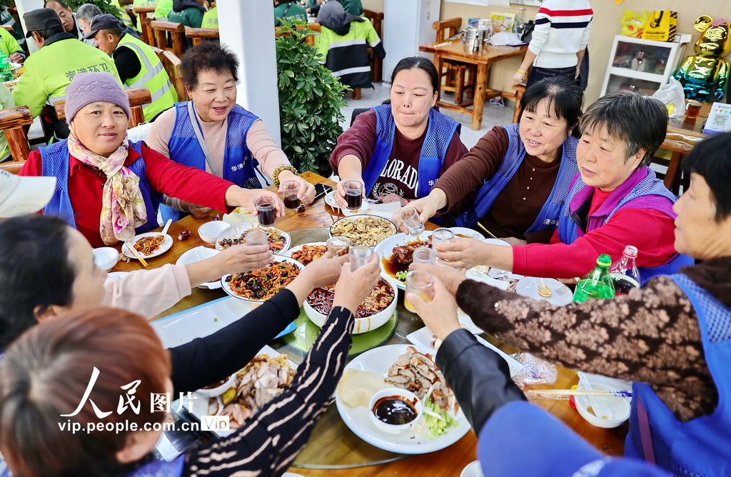 河北秦皇島:關愛環衛工人 迎接全國環衛工人節【3】