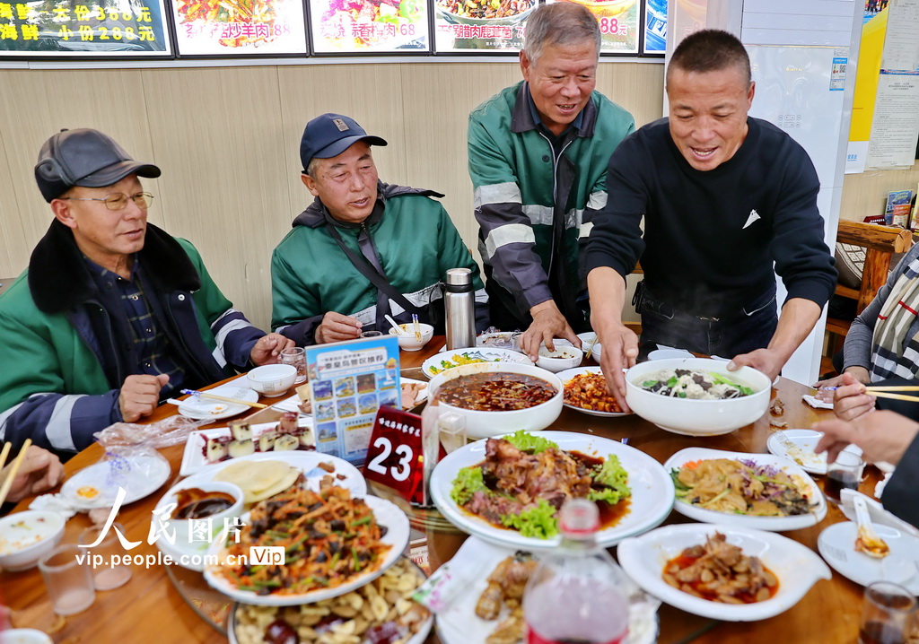 河北秦皇島:關愛環衛工人 迎接全國環衛工人節【2】