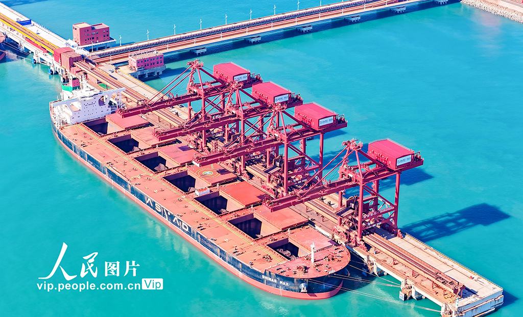 全國首個40萬噸干散貨數智碼頭在山東港口青島港投產【5】
