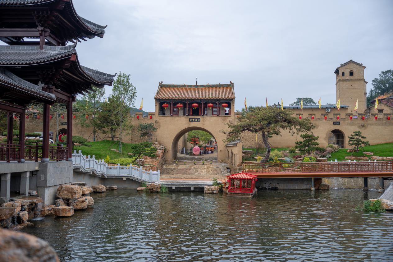 晉城市陽城縣潤城鎮上莊村有眾多古堡古建。趙瑞攝