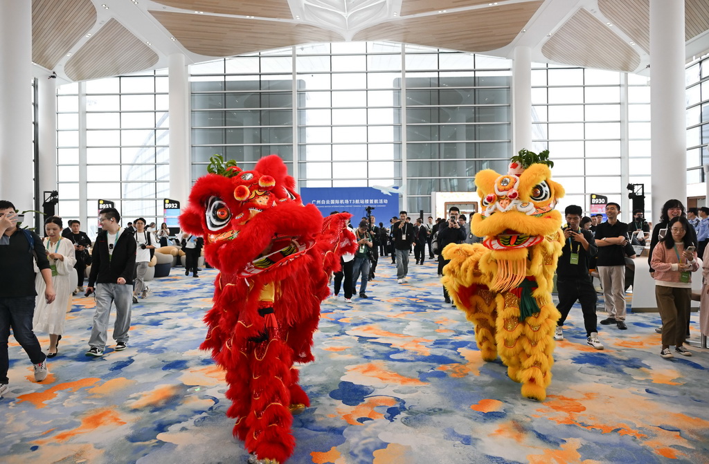 這是10月30日拍攝的廣州白云機場T3航站樓首航活動現場。