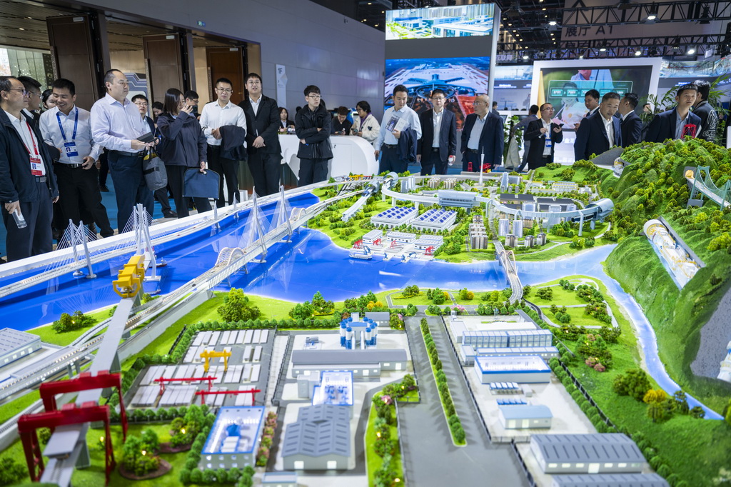 10月31日，觀眾在博覽會現場參觀。