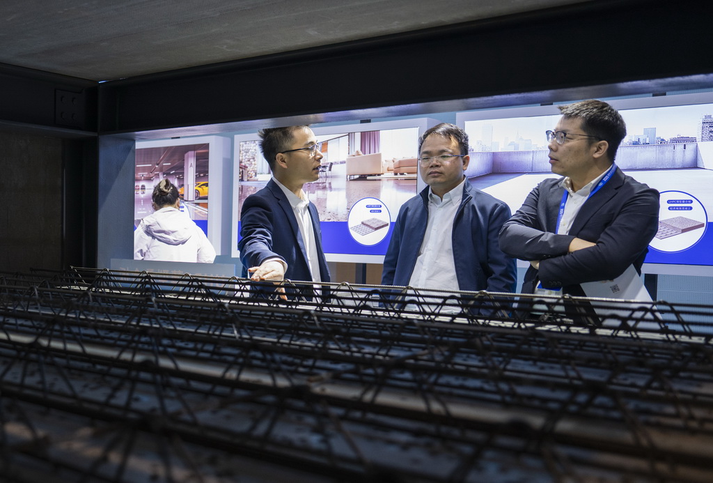 10月31日，觀眾在博覽會現場參觀。