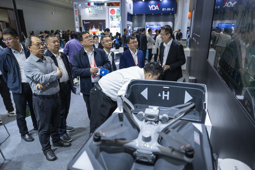 10月31日，觀眾在博覽會現場參觀。