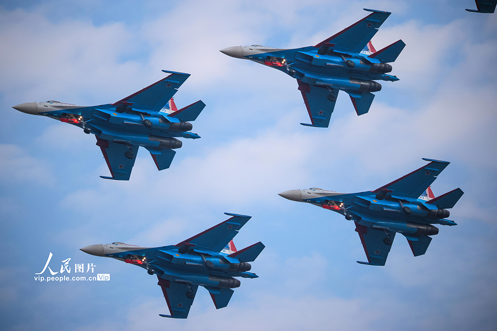 2025年10月31日，南昌瑤湖機場，俄羅斯“勇士”飛行表演隊進行飛行表演。