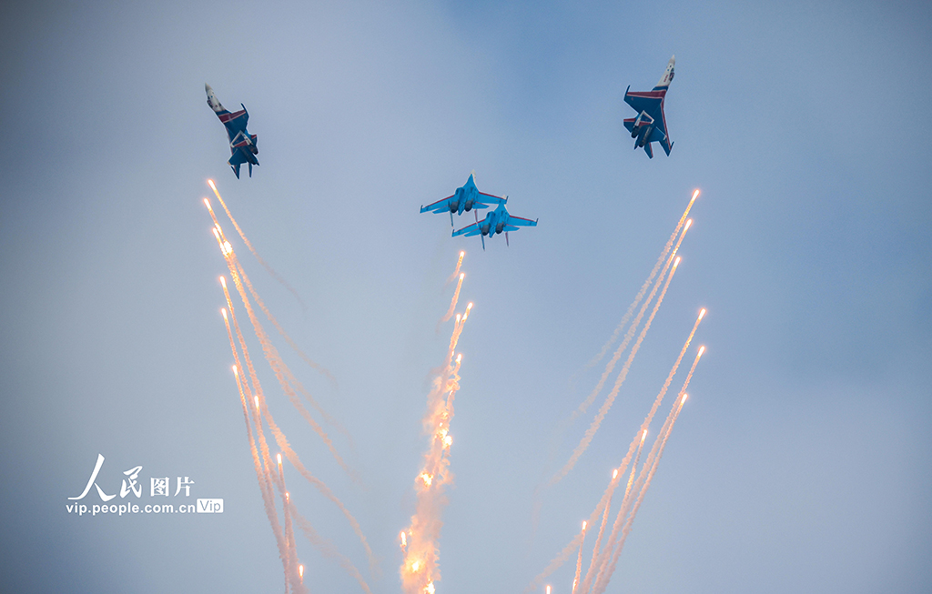 2025年10月31日，南昌瑤湖機場，俄羅斯“勇士”飛行表演隊進行飛行表演。