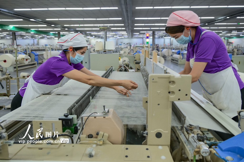 新疆呼圖壁:紡織企業生產忙【3】