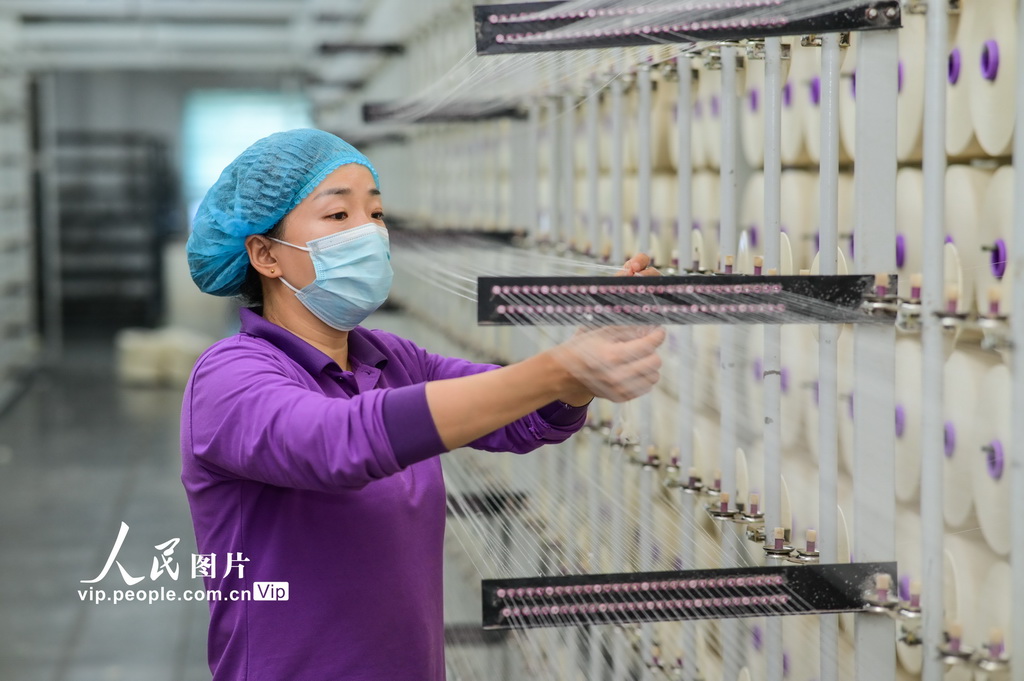 新疆呼圖壁:紡織企業生產忙【2】