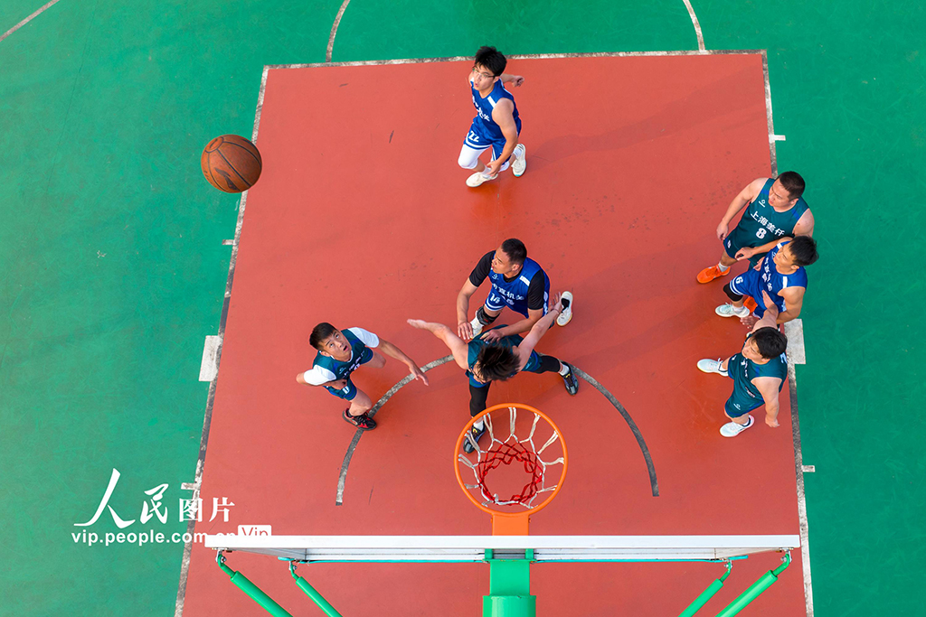 安徽無為:鄉村籃球賽“村味”十足【2】