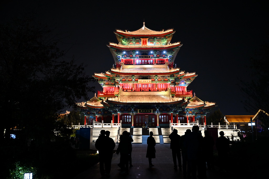 河北省滄州市運河區大運河沿線南川樓夜色（10月29日攝）。