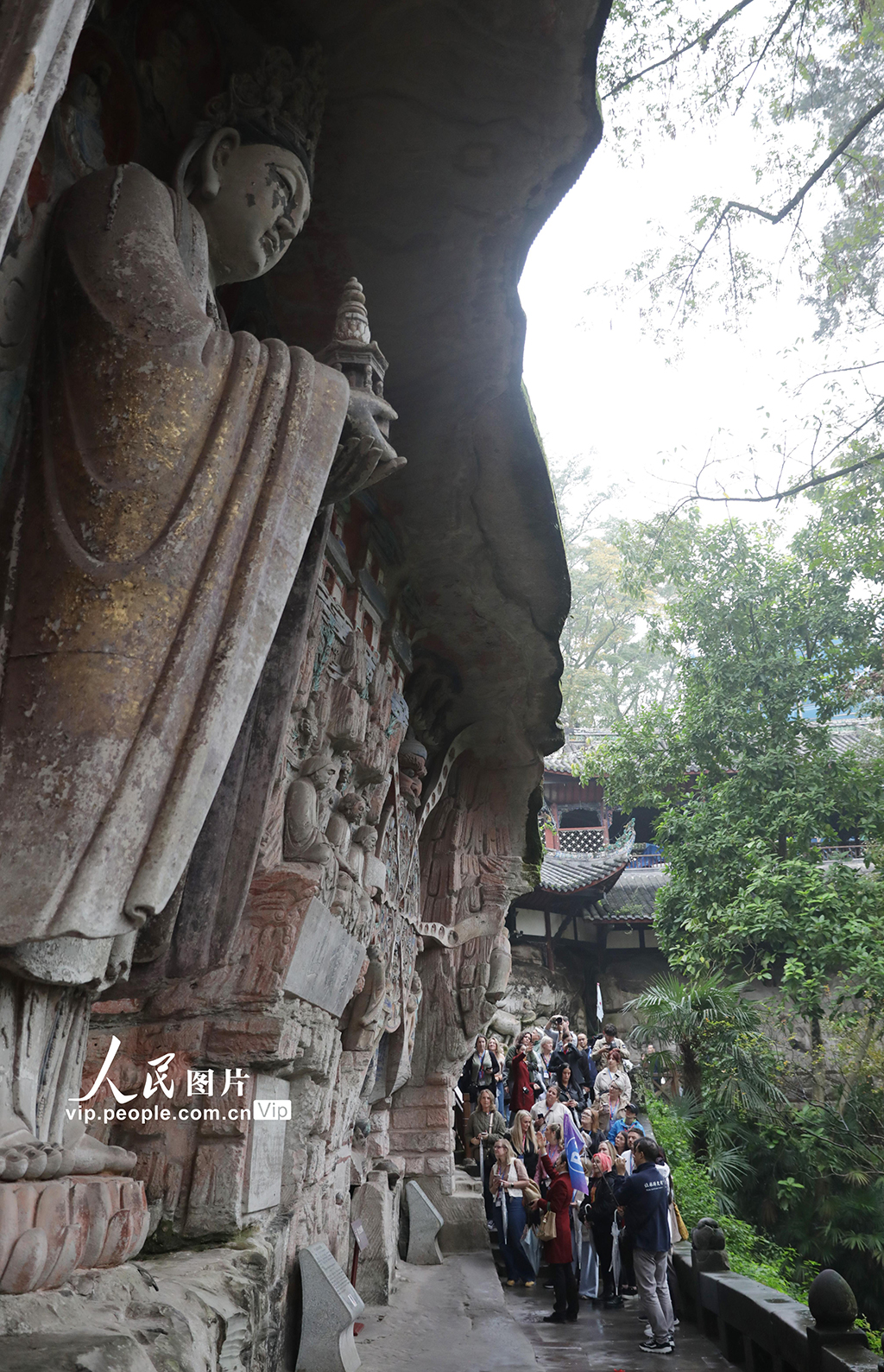 外國游客參觀大足石刻【5】