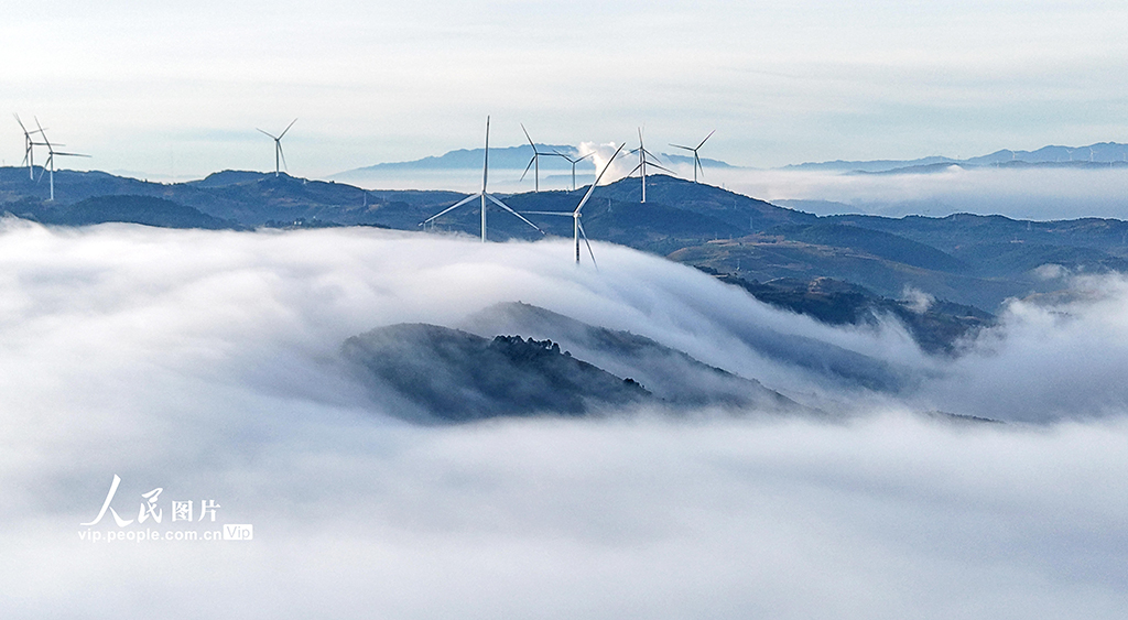 云南彌勒：云海風電美如畫【2】