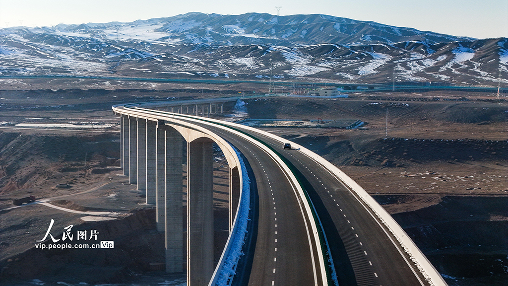 新疆昌吉：頭屯河連接線特大橋改寫區域交通格局