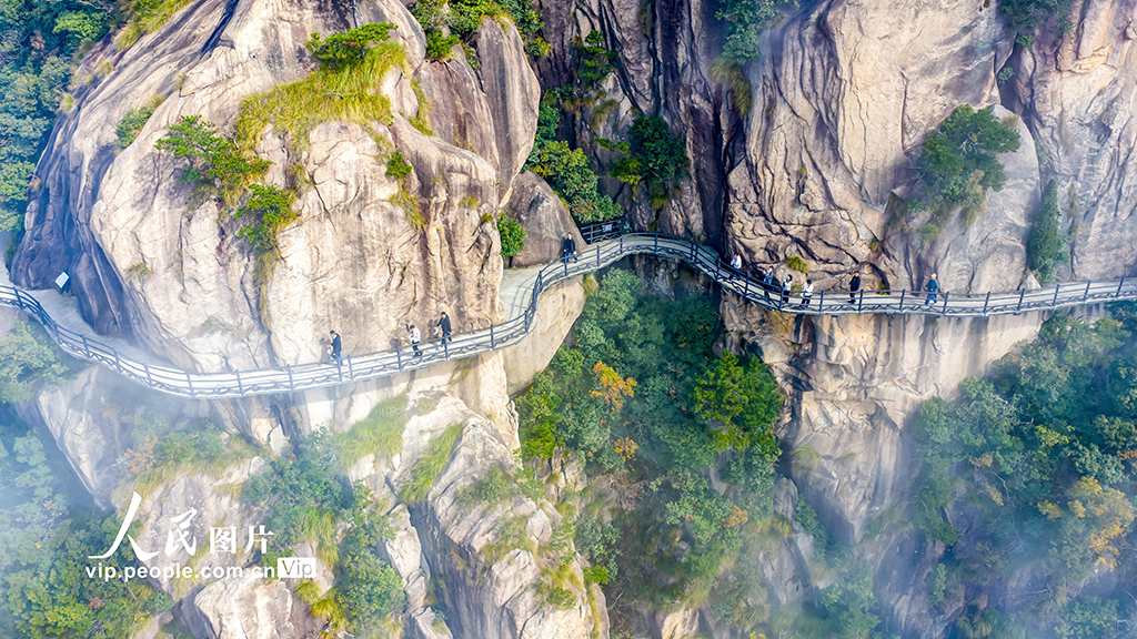 安徽池州:漫步高空棧道 欣賞絢麗秋色【2】