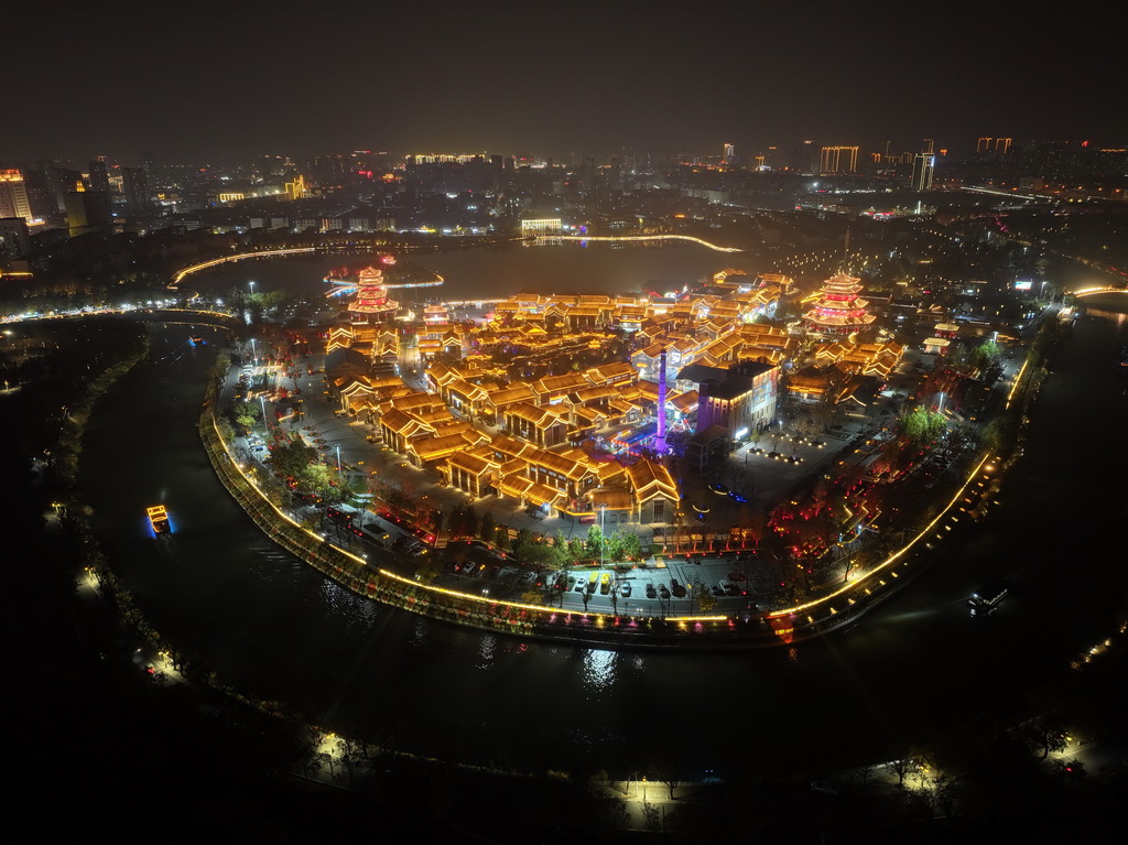 京杭大運河滄州段夜色（11月11日攝，無人機照片）。