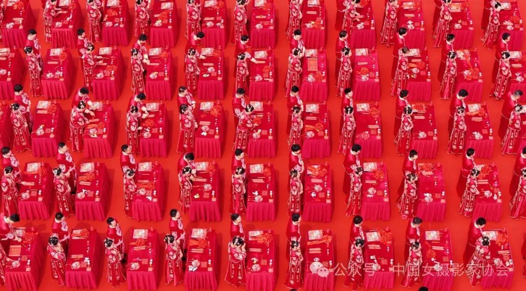 《喜結百年良緣 》 張霞 攝