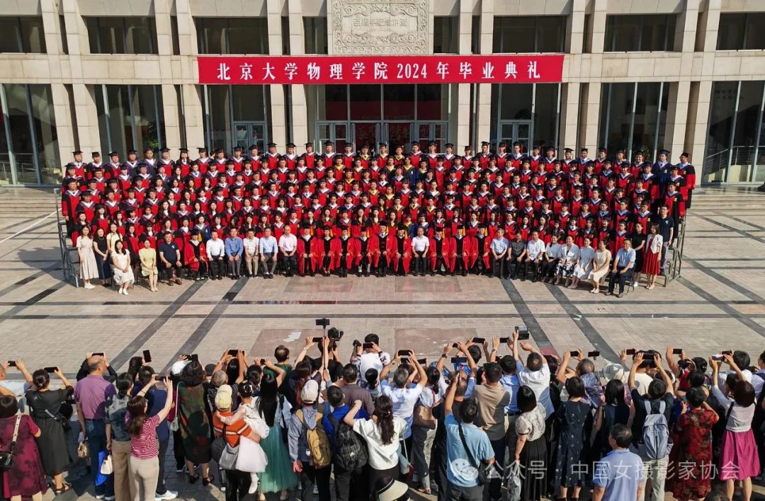 《我家孩子學有成》 龐錚錚 攝