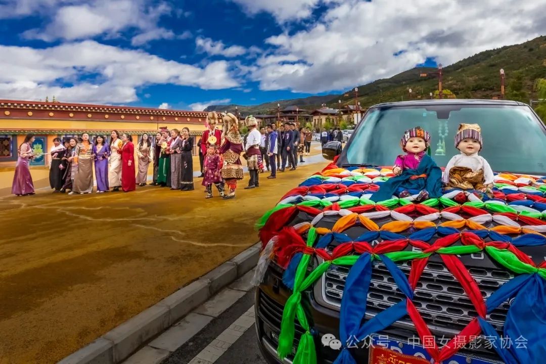 《香格里拉的婚禮風情》曹建明 攝
