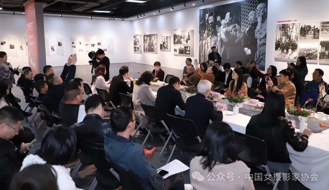 “紀念侯波誕辰一百周年‘光影共輝——侯波攝影作品展（東莞巡展）座談會。